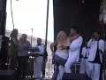 banda brisillos  moviendo la colita