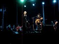 mariza and tito singing beautifully together, despite it being a rather cold & windy summer's night in the jardim do cerco in mafra. which comes as no surptise at all...........:o)