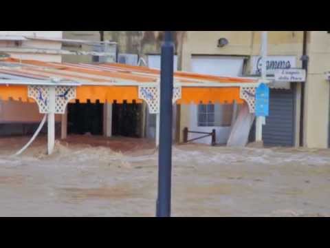 ALLUVIONE  MARINA DI CAMPO LE PRIME IMMAGINI - aut. G.M. Gentini 14.11.2011