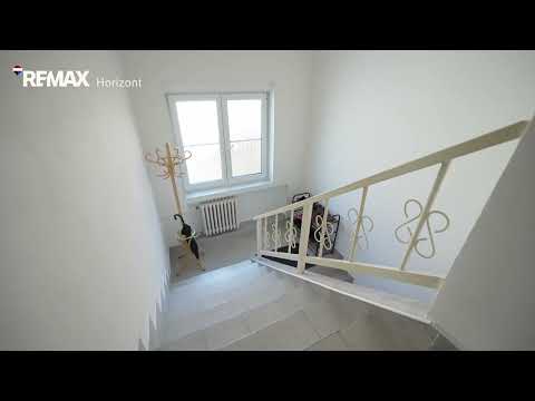 Video Vrané nad Vltavou: Hi-tech domov 163 m² s vlastním wellness a duší venkova