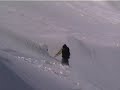 Freeride cliff drop Staumauer Schneebrett mit Ski Snowboard