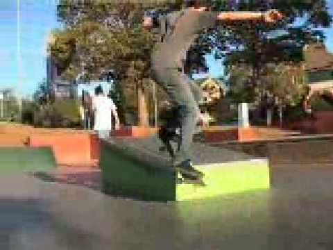 BMX BIKES TRICKS STUNTS CRASHES