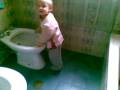 videos de Eri cn la testa nel bidet
