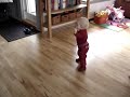 Birta Maren að labba