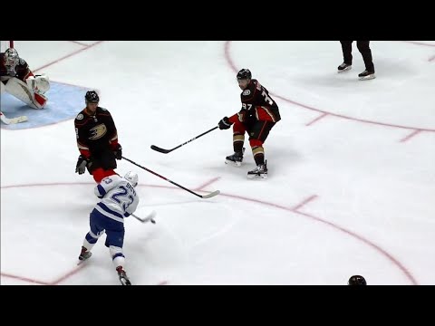 Video: Lightning take the lead via Brown snipe and a bit of luck against Ducks