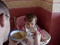 norah s'endort en mangeant