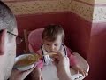 norah s'endort en mangeant