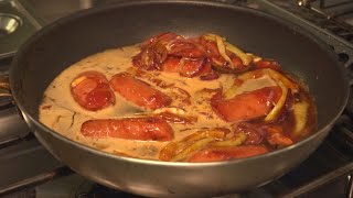 Speckwurst in Schwarzbier mit Knoblauch und Zwiebeln | Vuřty na pivu Speckwurst in Schwarzbier mit Knoblauch und Zwiebeln | Vuřty na pivu