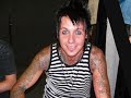 READ THIS BEFORE YOU COMMENT! I DID NOT SPELL HIS NAME WRONG IT IS SPELLED SHADDIX BUT YOUTUBE CUT THE 'X' OFF! pictures of jacoby shaddix from papa roach COMMENT AND LET ME KNOW WHAT YOU THINK!________________ NO COPYRIGHT INTENDED THIS IS PAPA ROACH'S SONG HARDER THAN A COFFIN NAIL AND SOS NO COPYRIGHT INTENDED