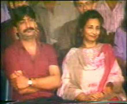 NAZIA HASSAN SINGING WITH FILM STAR NADEEM