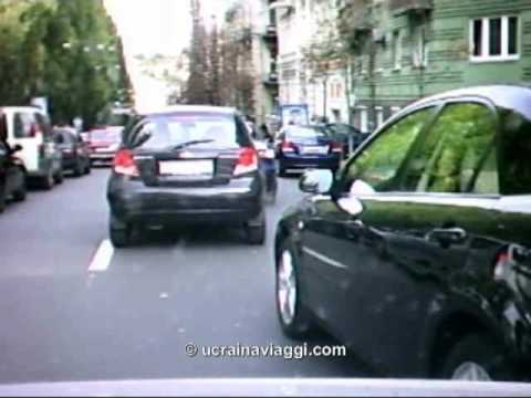 Kiev - Kiev in automobile, un lungo viaggio durato giorni e ricco di esperienze. Kiev, le strade, le chiese, la gente, le ragazze, i palazzi e il Dnipro, il grande ...