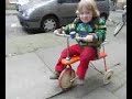 Abel op zijn driewieler Abel op zijn driewieler