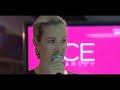 audi a r�alis� une vente aux ench�res au profit de l'unicef. a la fin de la soir�e, claire keim a fait un concert priv�.