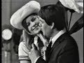 bernard tapie (tapy) chante qu'il ne croit plus aux filles.