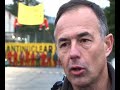llegada de los activistas e instalaci�n del contenedor frente a la puerta de la central nuclear de garo�a