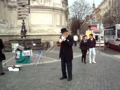 Street Performer in Staroměstské náměstí