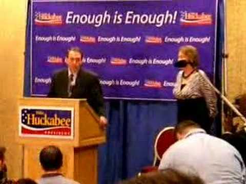 0 Mike Huckabee Watch: Huck Pulls the Plug on Negative Romney Ad in Iowa