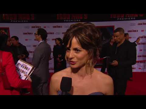 Stephanie Szostak - Premiere Stephanie Szostak (Anglais)