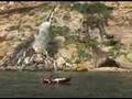 El velero de ecologistas en Acción en la Cascada de la Merda
