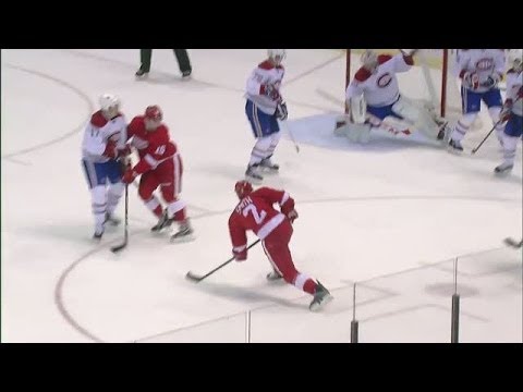 Video: Carey Price makes windmill glove save
