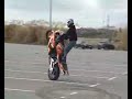 Cascadorii incredibile facute de un tanar motociclist Cascadorii incredibile facute de un tanar motociclist