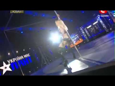 striptiz - Ukrayna'daki Yetenek Yarışmasındaki Striptiz Şov..İnanılmaz Hareketler..