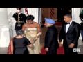 Indian PM Manmohan Singh arrives at the White House for a state dinner
