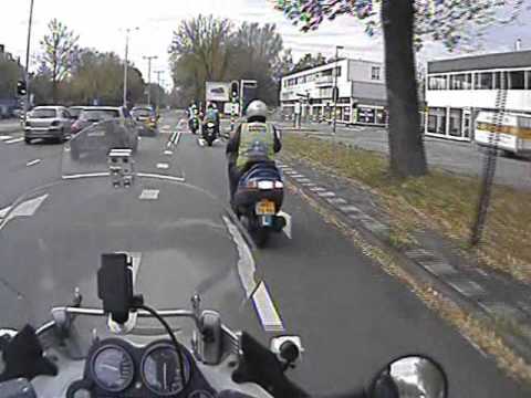 motorrijles - MOTORRIJLES Frans en Marian opgenomen met de SAFETY helmcamera frans op de Honda schakelmotor Marian op de Yamaha motorscooter automaat.