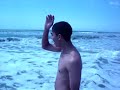 o gess� tomando o seu primeiro banho de mar e conhecendo como � mergulhar nas ondas. vai l� gess�, e guaratuba/paran�