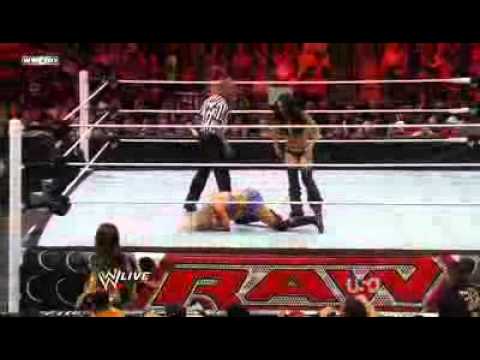WWE RAW KHARMA Attack / Kelly Kelly vs Nikki Bella
