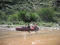 videos de empujando la torino en la crecida del rio