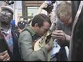 Eddie Vedder cantando pelo fim da guerra