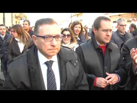 Gela, migliaia in piazza per chiedere di salvare i posti di lavoro<span class='video_title_tag'> -Video</span> item-thumbnail