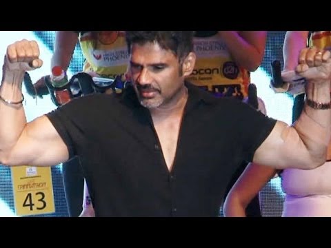 Suniel Shetty Shows Off His Body!