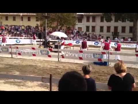 fagagna - Prima eliminatoria, volo spettacolare del fantino Luigi Bianchini.