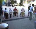 clase de batucada con leco bahia, es un crack, la mayoria no tenian ni idea, algunos ni eran musicos.