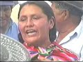 LETRA EN QHESWAAltamacheqa ph'uyullapuniLink'u pataqa wayrallapuniImaraykuchus hinallapuniT'unari punta rit'illapuniMamay-Tatayqa waqashanchariwawitantaqa mask'ashanchariImallamanpis noqay tukuymanñawysninpeqa rikhurillayman...Ay..ra..la...........FinHé aqui nuestra gente del campo cántandole a nuestro Nevado de Tunari.. cuya majestuosidad se les pasó desapercibidos a los artistas urbanos... habrian de subir a la cima de las montañas para inspirarse..Si las aguas que bebemos y con la que regamos nuestros jardines, etc. etc... se originan en Cordillera del Tunari y sus lagunas que reposan en sus alturas... ellas nos dan ese elemento vital, entonces si el agua  es vida; por que no rendirle pleitesia, reverencia.. gratitud!  por lo menos en una poesia?En vez han habido gente dicha Valluna que le cantan al Sajam.. ChukiqpuMarka... bla bla bla y no a nuestro Tunari.. Aquí por lo menos esta humilde campesina le rinde homenaje al Tunari en este su humilde canto.. y de eso hacen más de treinta años... así de antigua es esta cnción, me imagino que hasta ahora la señora que canta debe ser anciana.Y volviendo a las aguas del Tunari, el tan hablado Proyecto Misicuni.. no es más que la canalizacion de las aguas que emanan, filtran del Tunari formando como tres lagunas grandes que se reposan en su cima, llenando y rebasando con sus aguas y corriendo luego al chapare convertido en rios... Una vez que ese proyecto se haya concluido... habrá cascadas de agua inundando los valles, trayendo vida a su paso, para la irrigación de los cultivos... etc, etc, y por demás para generar energia eléctrica a su paso...  Tunari=Energia=VidaEs un proyecto importantísimo... Y ahora exorto a todos los artistas a componerle poemas y bordarlas con mùsica ya vermos el futuro lo dira... eso si que no vengan a cantarle en español...sea en lengua incaica.Esta canción habla de como los fenómenos naturales se dan cita en la cima de las montañas... donde las nubes parecieran reposar.. el viento juguetear y las nives eternamente permanecer en la cúspide de las más altas cordilleras andinas... y la impresion evocación y nostalgia que suscitan en el observador,  su ser interior, evocación por los seres más queridos... los padres... y las ansias de quererlos ver yá,  sumido en un ensueño y querer ser ave... y aparecerseles en frente, a sus ojos, yá.Wayño creado compuesto y cantado por Aurora Rocaha de Altamachi, provincia Ayopaya/Cochabamba/Bol.