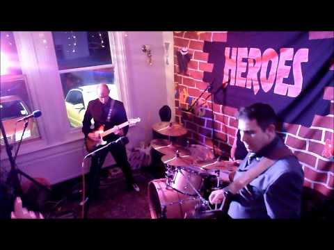 0 Topper Headon video   playing live last month