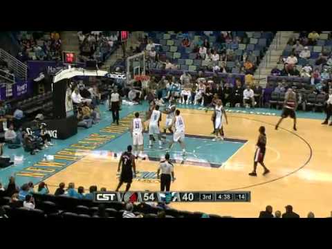 Nicolas Batum spins and scores against Hornets