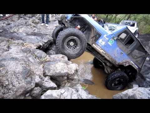 TJ - Jeep wrangler TJ RockCrawling in bakuten-rock .This place is very difficult. The rope only tied the emergency by thinking.