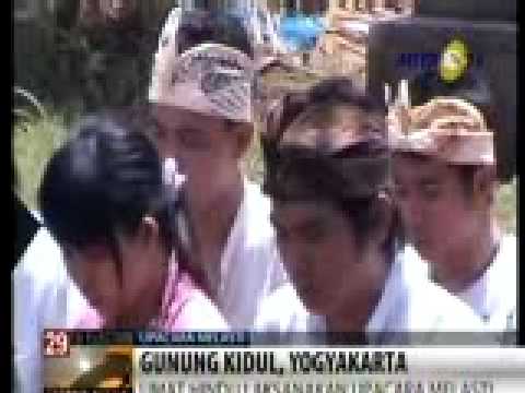 Upacara Melasti di Ngobaran Gunungkidul