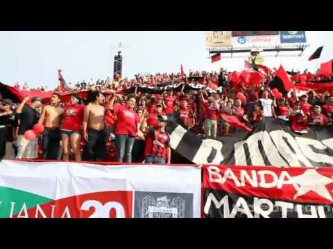Cantando en el estadio Caliente