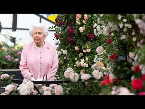 Queen Elizabeth bestaunt die Chelsea Flower Show