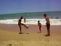 brincando na praia