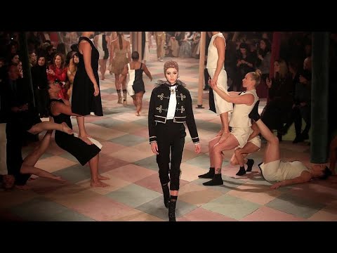Haute Couture in Paris: Dior lädt in den Zirkus ein