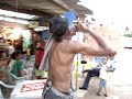 Macarr�o em �gua-dura na barraca Co�a o Bolso