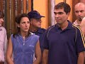 vicenta enloquece y amenaza a la policia con una pistola