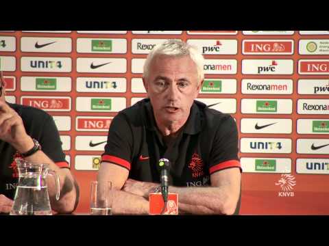 van Marwijk - Persconferentie van Bert van Marwijk op 1-6-12 te Hoenderloo.