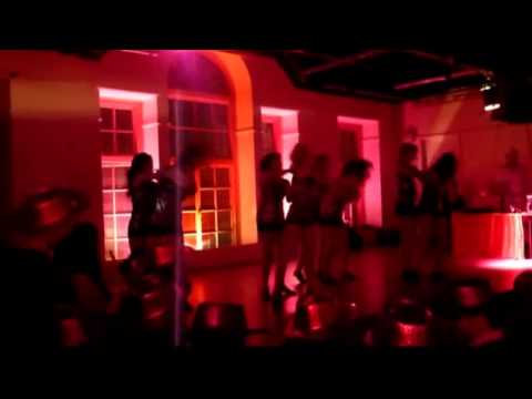 girlshow2