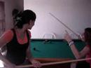 Let�cia & Marise Jogando Sinuca